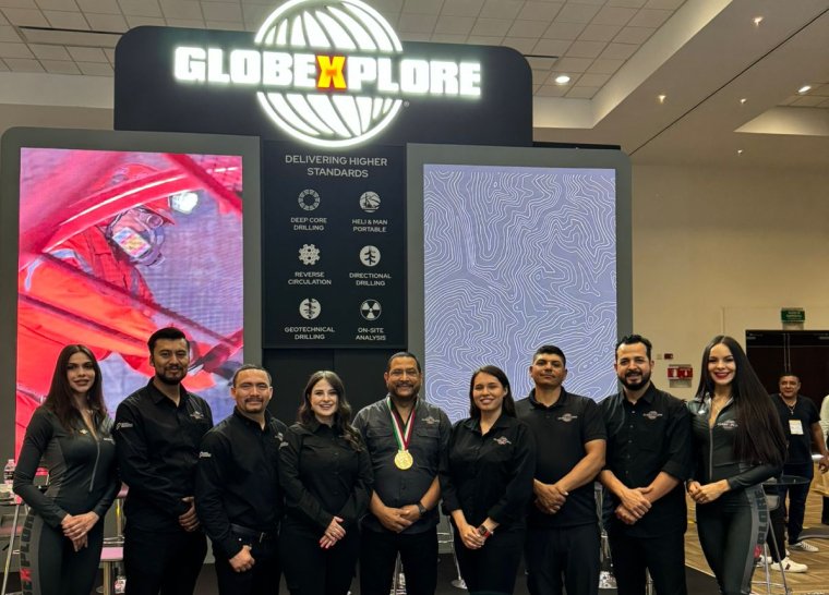 La compañía establecida Globexplore muestra sus capacidades de perforación y exploración a través de un stand en el evento Discoveries celebrado en Mazatlán.